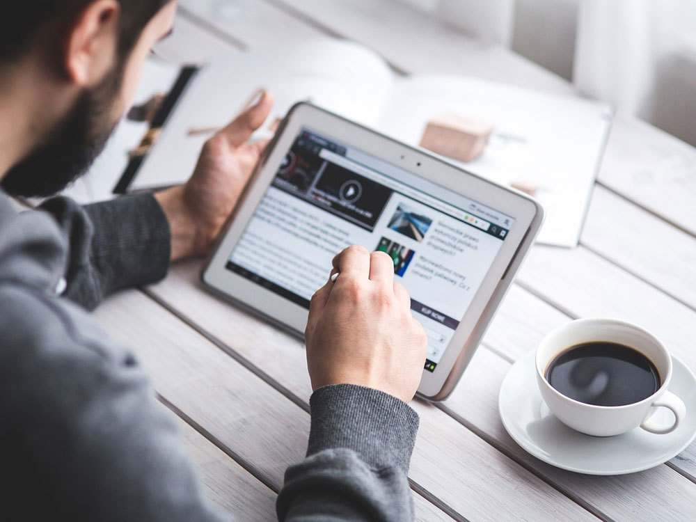 不(bù)斷豐富拓展産品線和(hé)聚焦高(gāo)端市(shì)場(chǎng)